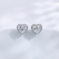 Boucles d'oreilles clous cœur en platine Pt950 avec diamant de laboratoire taille cœur, trois griffes, scintillantes, élégantes et minimalistes