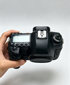 กล้อง Canon 5D Mark II DSLR ความละเอียด 21MP เซ็นเซอร์ CMOS แบบฟูลเฟรม (เฉพาะตัวกล้อง) - Product Image 1