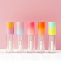 Tubes de brillant à lèvres en plastique vides d'usine de marque privée avec brosse à baguette transparente 6ml emballage en plastique de tube d'huile à lèvres de couleur dégradée