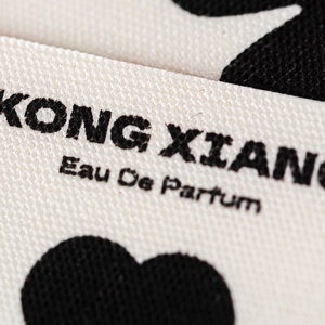 Etiqueta Textil Autoadhesiva de Tela de Algodón Natural Ecológica, Impresa Personalizada con Logotipo de Marca, para Decoración de Botellas de Perfume - Product Image 4