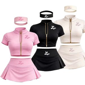 Completo da donna estivo personalizzato 3 pezzi: giacca yoga con cerniera dorata, fascia per capelli e minigonna attillata - Tuta sportiva da donna - Product Image 3