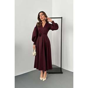 Robe scuba bordeaux coupe trapèze, col rond, taille naturelle, en tissu tissé, confortable, pour le bureau - Product Image 4