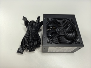 Fuente <span class=keywords><strong>de</strong></span> alimentación para PC certificada blanca <span class=keywords><strong>de</strong></span> 600W 80 PLUS Alto rendimiento a precio asequible - Product Image 4