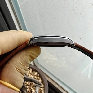 OEM ODM นาฬิกาข้อมือทรงสี่เหลี่ยมขนาด 34 มม. ตัวเรือนสแตนเลสสตีล 316L  แบบมินิมอลสำหรับทุกเพศ  นาฬิกาควอตซ์ทรงสี่เหลี่ยมผืนผ้าสำหรับผู้ชาย ดีไซน์หรูหราสำหรับนักธุรกิจ  รับทำโลโก้ตามสั่ง - Product Image 3