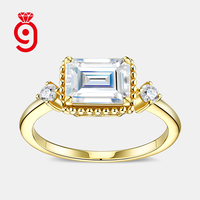 Bague de fiançailles à trois pierres en moissanite taille émeraude, en argent S925 plaqué or, avec halo perlé milgrain et moissanite ronde latérale, pour usage quotidien