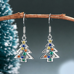 Boucles d'oreilles colorées en forme d'arbre de Noël pour femmes, style féerique festif, boucles d'oreilles cadeau pour fête de Noël - Product Image 1