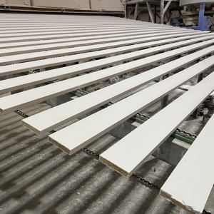 Tablas de Madera con Revestimiento Blanco Resistente a la Humedad, Molduras de Madera con Unión Dentada - Product Image 3