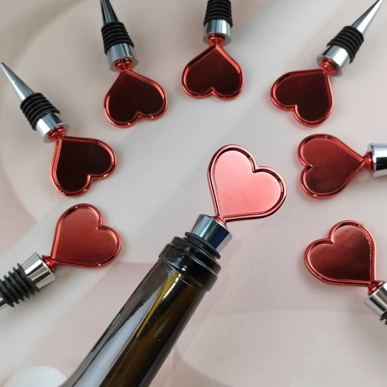 פקק יין אדום בצורת לב רטרו מצופה אלקטרוניקה חותם בקבוק מתכת אביזר מטבח רומנטי בר דקור מתנת יום האהבה Ldea