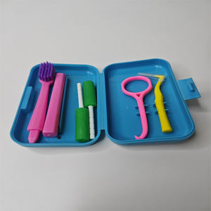 Plástico portátil Cuatro <span class=keywords><strong>en</strong></span> Uno Productos de higiene Cepillo de dientes de ortodoncia Cuidado bucal Kit de limpieza de dientes de viaje dental - Product Image 4