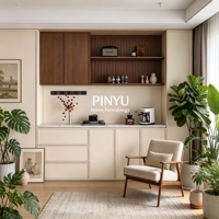 Armoire de chambre à coucher de style oriental en bois composite sur mesure, avec plusieurs compartiments, structure entièrement montée au plafond