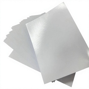 Papel LWC (Light Weight Coated) impermeable y ligero para uso comercial, con color personalizable, para impresión offset y embalaje en el mercado peruano. - Product Image 1