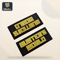 Patch en caoutchouc PVC 3D personnalisé avec texte et slogan en relief, fixation auto-agrippante pour veste, chapeau, sac à dos