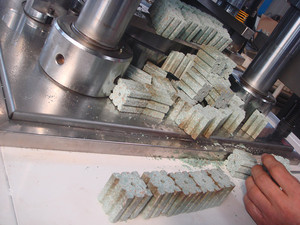 เครื่องอัดไฮดรอลิกแบบเซอร์โวสำหรับการขึ้นรูปบล็อกขี้ผึ้งแบบไร้<span class=keywords><strong>หนู</strong></span> เครื่องอัดแบบสี่เสาสามคานสำหรับการขึ้น<span class=keywords><strong>รูป</strong></span>บล็อกขี้ผึ้ง - Product Image 4
