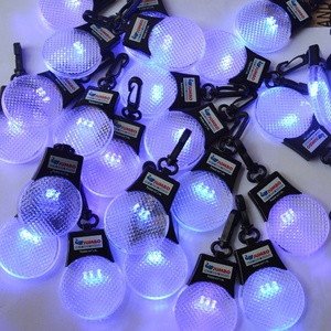 LINLI Hình Dạng Bóng Đèn Mini Phản Xạ Cho Trẻ Em Sinh Viên Cảnh Báo Ánh Sáng Nhựa Xách Tay <span class=keywords><strong>LED</strong></span> Ánh Sáng Lên Nhấp Nháy Phản Chiếu <span class=keywords><strong>Keychain</strong></span> - Product Image 4