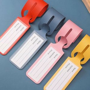 ป้ายติดกระเป๋าเดินทางหนัง PU แบบกำหนดเอง พร้อมแถบกันหาย ป้ายชื่อสำหรับบอร์ดดิ้งพาส ลายตัวอักษร - Product Image 1