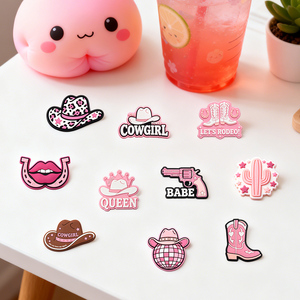 Adornos personalizados de PVC para zapatos con diseño de vaquera rosa, estilo western y rodeo, y decoraciones lindas de sombrero y bota de vaquero. Venta al por mayor, directo de fábrica, a granel. - Product Image 4