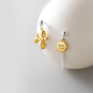 أقراط لطيفة من Daidan أقراط كورية من الفضة عيار 925 أقراط للكلاب ذات لونين مختلفة متداخلة مع كلاب على شكل الجرو - Product Image 3