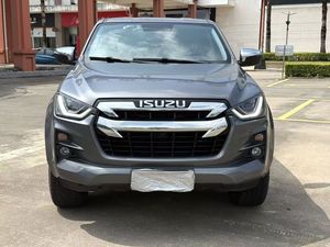 Prix de Gros 2021 Voitures d'Occasion <span class=keywords><strong>Isuzu</strong></span> D-MAX 1.9T Diesel 4x4 Automatique V-CROSS Pick-up pour l'Exportation Faible Kilométrage Sans Accident - Product Image 2