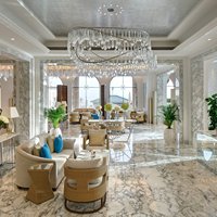 Fournisseur professionnel de lampes suspendues LED à intensité variable pour salles de banquet, lustre en verre personnalisé de luxe pour restaurants haut de gamme, garantie 3 ans