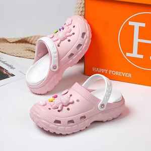 Happy Forever Crocs pour femmes, couleur rose bonbon, semelle épaisse, antidérapante, chaussures de plage, d'eau, d'épaisseur moyenne, pour toutes les saisons - Product Image 1