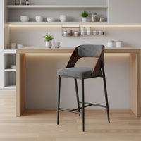 Chaise de bar au design moderne et élégant en bois courbé avec structure métallique stable et coussin confortable pour une utilisation à domicile