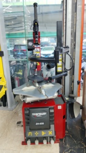 <span class=keywords><strong>Trainsway</strong></span> ZH650R <span class=keywords><strong>Machine</strong></span> de changeur de pneus semi-automatique inclinable poste arrière changeur de roues de voiture changeur de pneus - Product Image 4