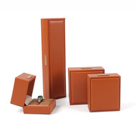 Boîtes cadeaux magnétiques personnalisées en gros, boîtes à couvercle en cuir avec inserts en mousse de velours pour l'emballage de bijoux