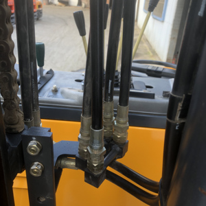 รถยกไฟฟ้าแบบยืนขับ Komatsu สำหรับคลังสินค้า  แบบ 3 ทาง  รับน้ำหนัก 1 ตัน 1.5 ตัน  พร้อมความสูงยก 3 ม. 4 ม. 5 ม. 6 ม. 7 ม. 10 ม. - Product Image 6