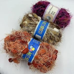 Filato Fantasia Ritorto con Pompon per Lavoro a Maglia - Product Image 3