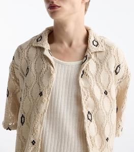 Cardigan personnalisé en tricot respirant et décontracté Chemise en tricot géométrique à manches courtes Chemise en tricot décontractée pour homme - Product Image 3