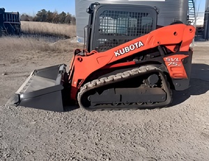 Minicargadora sobre orugas usada Kubota SVL 75-2 con cubo en excelentes condiciones lista para enviar - Product Image 3