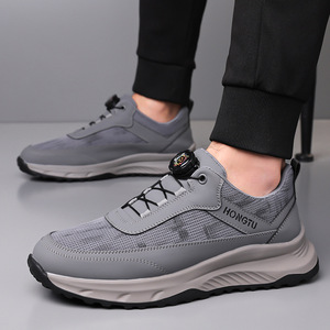 Hongtu Zapatillas de deporte de malla transpirable para hombre, zapatos deportivos informales de tacón bajo, suela de goma, color gris - Product Image 4