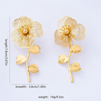 Boucles d'oreilles pendantes sculptées en forme de branche florale, plaquées or, creuses, motif feuille de fleur, pour femme, bijoux fantaisie OEM/ODM