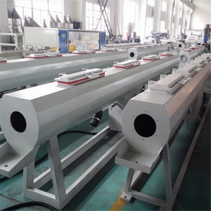 Tanque de Moldeo por Enfriamiento por Pulverización y Calibración al Vacío para Tuberías de Plástico HDPE PP PPR - Product Image 1