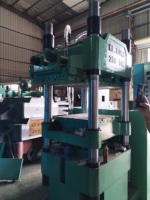 Machine automatique hydraulique à double couleur de 250 tonnes pour la fabrication de vaisselle en mélamine, Panlong fournit une machine en mélamine de haute qualité