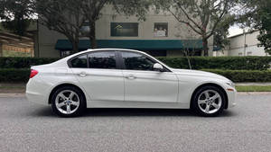 ขายส่งรถยนต์มือสองปี 2014 รุ่น 3 Series 320i AWD เบาะหนัง พวงมาลัยซ้าย กล้องมองหลัง รถเก๋ง 4 ประตู ไฟหน้า LED R17 จอสัมผัส หลังคาซันรูฟ - Product Image 3