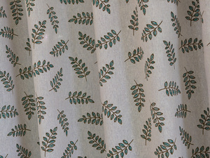 Demi-<span class=keywords><strong>rideau</strong></span> court à motif de petites feuilles vertes avec pompons blancs, à passe-tringle, pour porte de cuisine, café, ou comme housse anti-poussière pour <span class=keywords><strong>armoire</strong></span> - Product Image 3