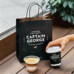 Sacs en papier kraft noir personnalisés, écologiques, recyclables et biodégradables avec poignées pour emballage alimentaire, gobelets à café et bubble tea - Product Image 2