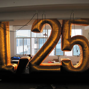 Forme gonflable dorée 1,25 pour les événements publicitaires - Product Image 1