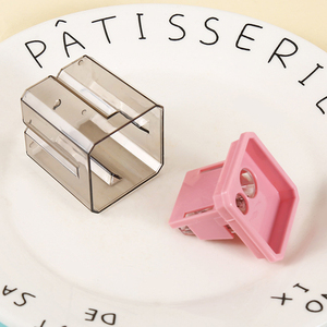 <span class=keywords><strong>Taille</strong></span>-<span class=keywords><strong>crayon</strong></span> <span class=keywords><strong>rotatif</strong></span> à double trou de dessin animé avec capuchon en ruban adhésif transparent - Product Image 3