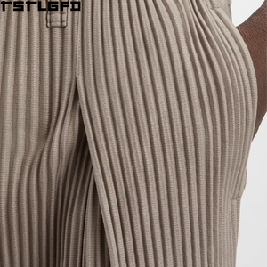 Pantalon plissé OEM/ODM pour homme, couleur taupe, à plis superposés, taille élastique, coupe courte à la cheville, style streetwear Y2K, vente en gros - Product Image 5