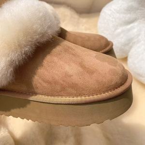 Bottes courtes pour femmes Snowflake à semelles souples, doublées de fourrure épaisse et entièrement recouvertes de fourrure, avec semelles épaisses, pour la maison, type demi-chaussons - Product Image 3