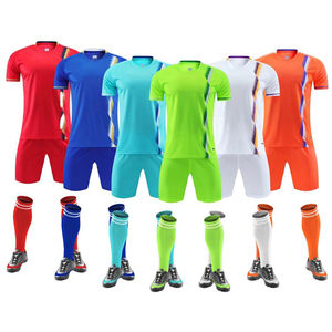 Traje de fútbol para adultos de alta calidad 2025, recién llegado, conjunto de uniforme liso por sublimación de poliéster, ropa de fútbol barata - Product Image 3