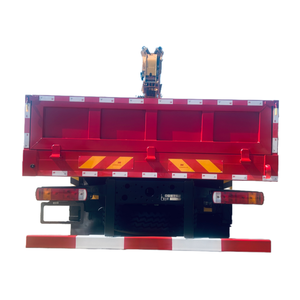La grue montée sur camion Sinotruk HOWO 8x4 a une direction sensible et peut facilement grimper les collines. - Product Image 6