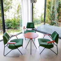 Ensemble de table et de chaises rondes de style moderne en bois massif pour café de luxe, salon de thé, restaurant occidental, café, bistro musical