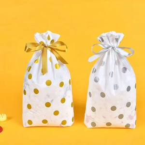 <span class=keywords><strong>ถุง</strong></span>ของขวัญพลาสติกแบบมีเชือกผูกสำหรับของขวัญคริสต์มาสริบบิ้นลายจุดออกแบบได้ตามต้องการ - Product Image 3