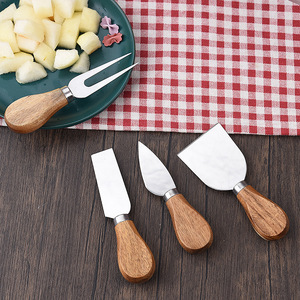 Ensemble d'outils à fromage en acier inoxydable avec manche en bois d'acacia, comprenant trancheuse, râpe, couteaux à <span class=keywords><strong>beurre</strong></span>, coupe-gâteau et couteau à fromage, populaire pour <span class=keywords><strong>la</strong></span> <span class=keywords><strong>cuisine</strong></span> - Product Image 6