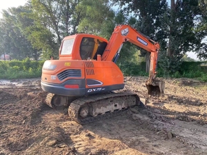 Excavadora de cadenas Doosan DX75 de 7.5 toneladas usada, de bajo consumo, bien mantenida, con motor Daewoo Doosan y martillo rompedor con certificación CE - Product Image 2