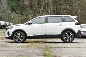 2025 <span class=keywords><strong>Peugeot</strong></span> <span class=keywords><strong>5008</strong></span> Luxury Winter Ready Asientos delanteros con calefacción Espejos con calefacción Modo de conducción en nieve - Product Image 4