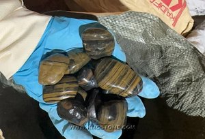 Thiết Kế Hiện Đại Sọc Đá Sỏi Sỏi Cao Đánh Bóng Tự Nhiên Sân Vườn Ngoài Trời Đá Cho Bên Ngoài Công Viên Trang Trí - Product Image 3